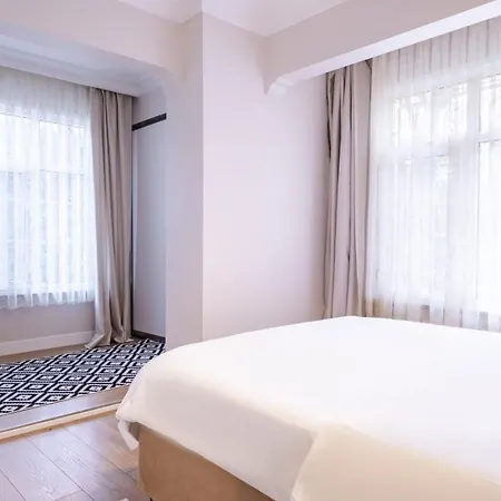 Vibrant Flat Close To Zorlu *