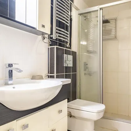 Vibrant Flat Close To Zorlu Διαμέρισμα